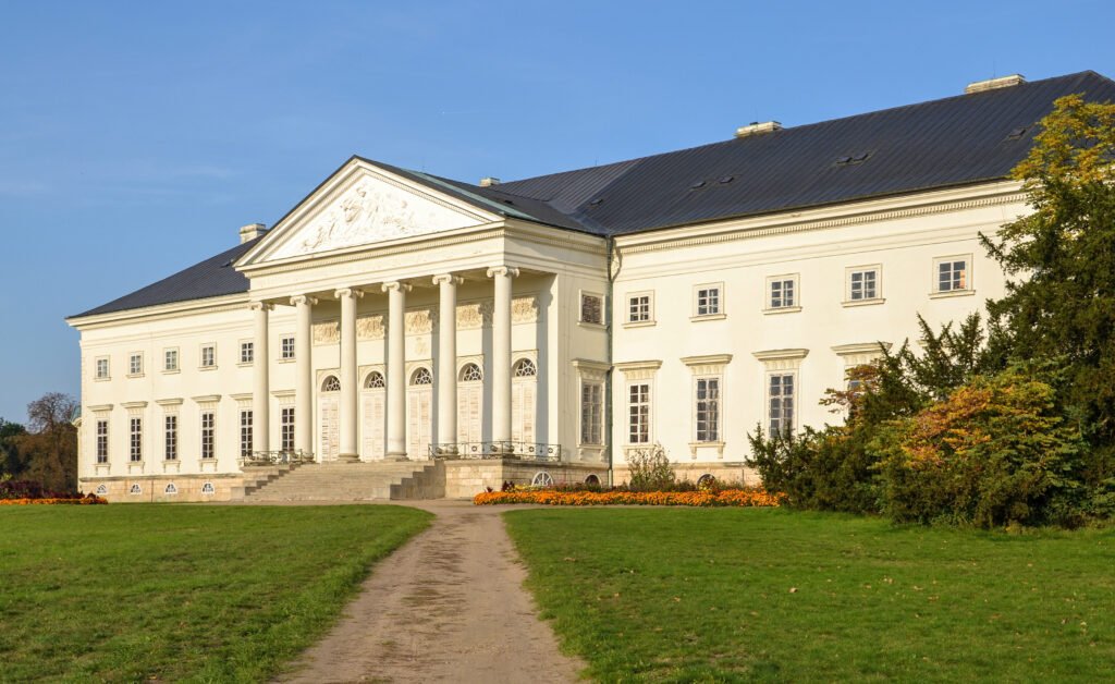 The gleaming neoclassical chateau at Kačina.