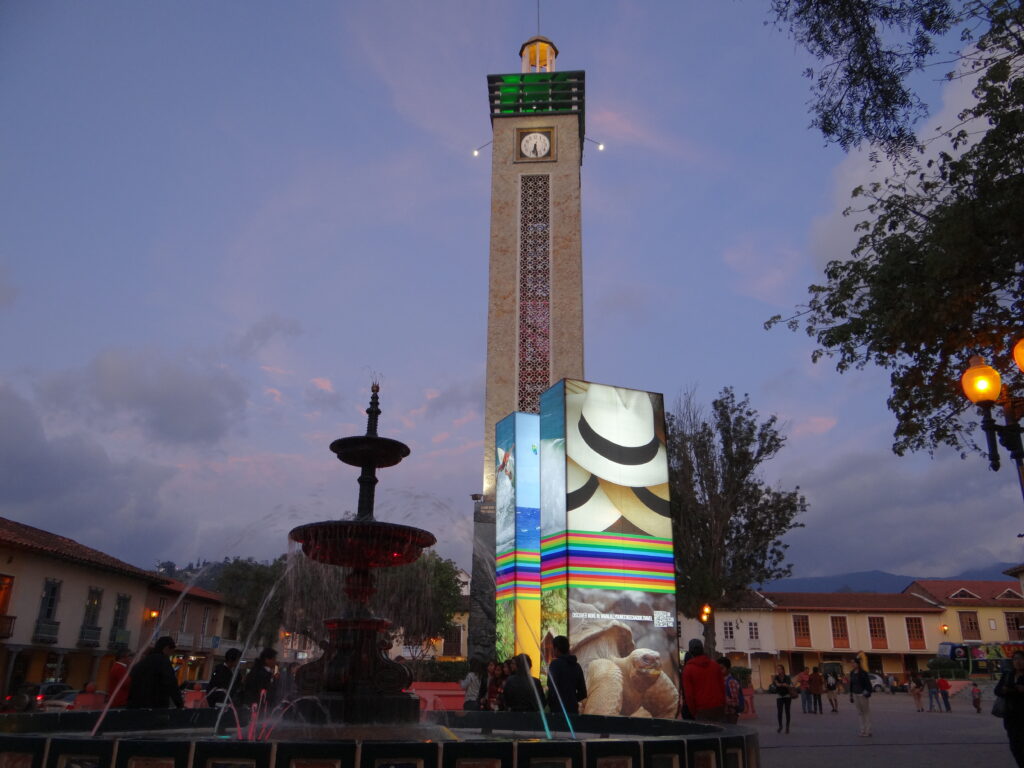 A large tower rises out of Plaza del La Independencia in Loja