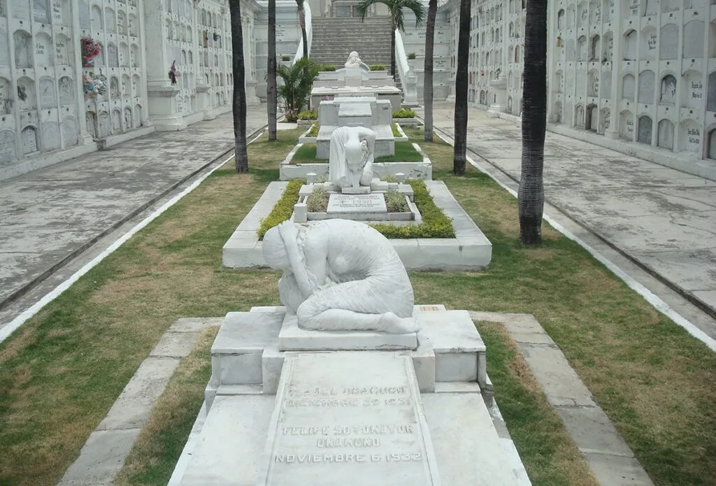 A line of statues in between the graves of Cementerio General, Guayaquil, Ecuador.