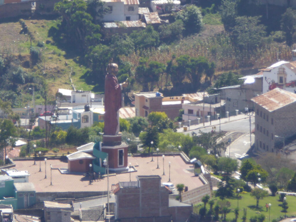 Monumento de San Pedro in Alausí, Ecuador