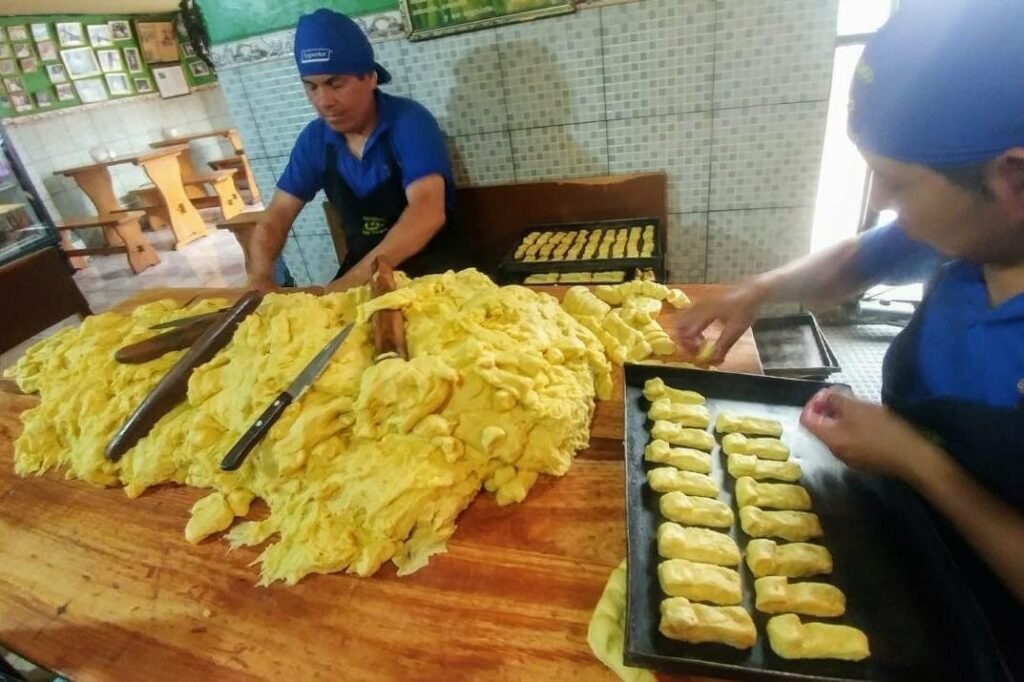 Bakers make bizcochos de Cayambe near Ecuador. Wheely Tyred best Otavalo food tours